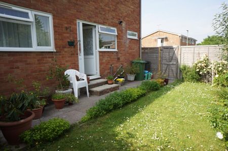 2 bedroom maisonette to rent - Photo 3