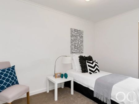 Open the Door to Sunlit Comfort - Photo 4