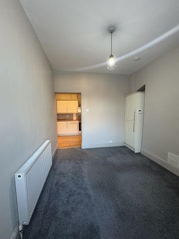 4 Bed Semi-Detached House, Woodchurch Lane, CH42 - Photo 3