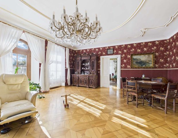 Herrschaftliche 3-Zimmer-Wohnung im historischen Rittergut mit Balkon in Lengenfeld - Photo 1