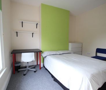 4 bedroom semi-detached house to rent - Photo 1