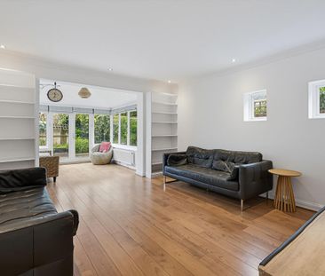 4 bedroom townhouse to rent in Mercator Place, nr Canary Wharf E14 - Photo 1