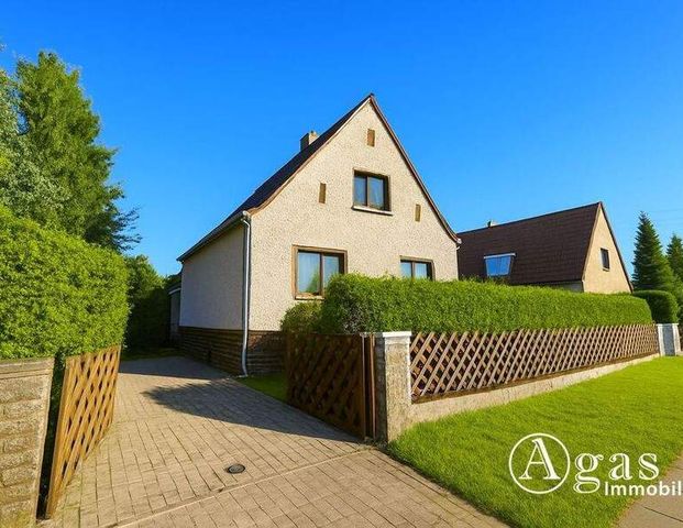 möbliertes Einfamilienhaus mit Pool, Tiefgarage und Sauna - Photo 1