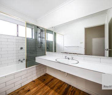 Magnificent Family Living at 22 Magnus St, St Albans - Photo 5