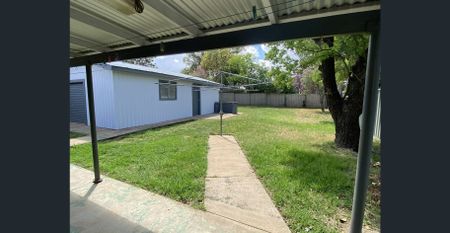 Charming Country Living in Dubbo – 3 Bedroom Home for Rent - Photo 3