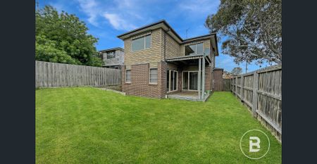 QUALITY THREE BEDROOM HOME WITH THREE LIVING! - Photo 3