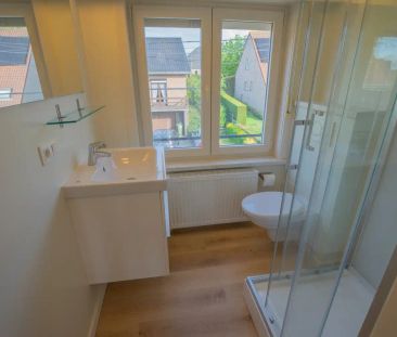 Gerenoveerde halfopen bebouwing met 3 slaapkamers, tuin en 2 autost... - Foto 6