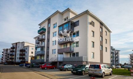 NA PRENÁJOM, 1- IZBOVÝ BYT S PARKOVACÍM STÁTÍM, SLAVOMÍROVA ULICA, SLOVENSKÝ GROB - MONAR - Photo 5