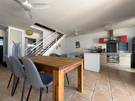 Location Appartement 4 pièces Meublé 86m² ST PIERRE 97410 - Photo 2