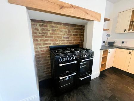 2 bedroom semi-detached house to rent - Photo 4
