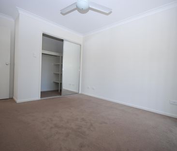 Terrific townhouse ready for new tenants! - Photo 1
