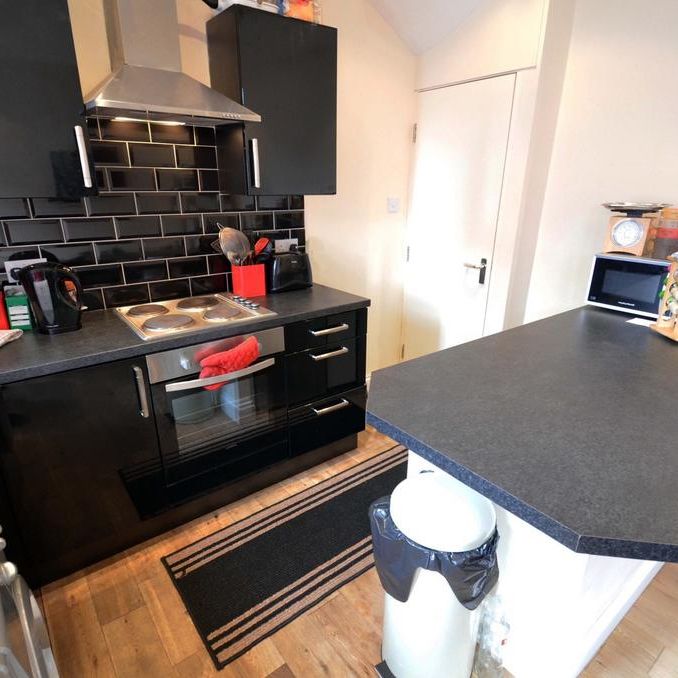 4 bedroom terraced house to rent - Photo 1