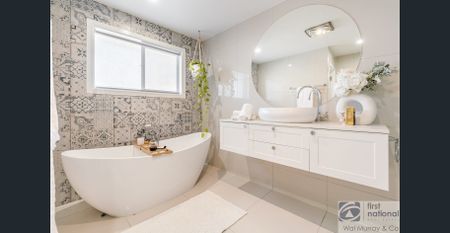 IMMACULATE FAMILY HOME - Photo 2