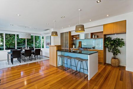 Short term 3-4 bedroom executive home - Photo 2