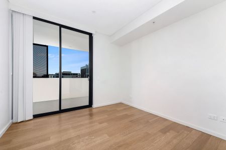 Modern 3-Bed Apartment with 2 Parking Spaces in the Heart of Mascot - Photo 2