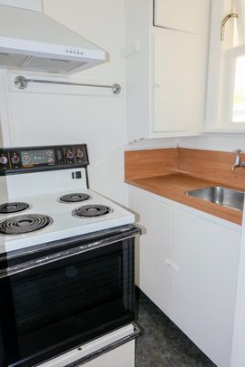 BEDSIT UNIT - Photo 1