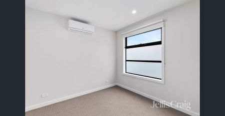 Brand New Luxury Living 900m to Watsonia shops - Photo 5
