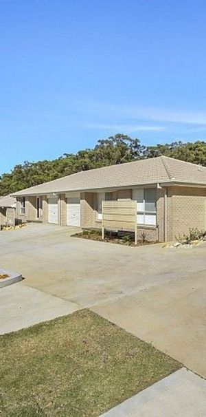 Contemporary Villa Close to CBD - Photo 1