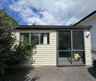 Beautifully Renovated Family Home in Sunnynook - Photo 2