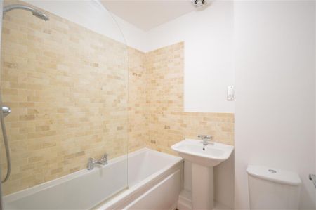 2 bedroom flat - Photo 5