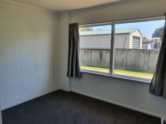 Tidy two bedroom unit with open plan kitchen, lounge and dining. - Photo 1