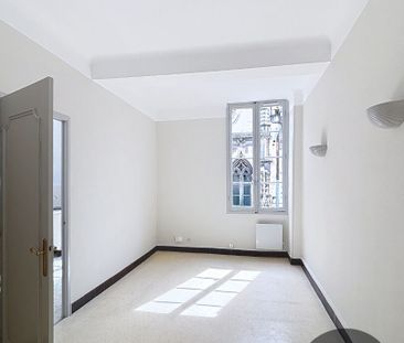 A LOUER AVIGNON (84000) INTRAMUROS : APPARTEMENT 2 PIECES NON MEUBL... - Photo 4