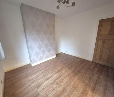 2 bedroom end of terrace house to rent - Photo 4