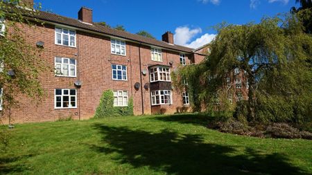 Stanborough Green, Welwyn Garden City - Photo 2