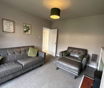 3 Bed Semi-Detached House, Gosforth Lane, S18 - Photo 3