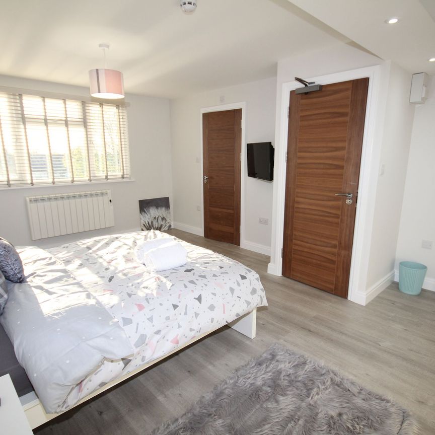 Room 5, 23 Bridgewater Road Wembley HA0 1AQ - Photo 1