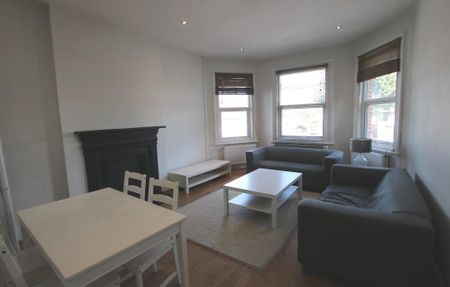 3 bedroom flat to rent - Photo 2