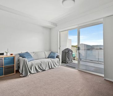 Modern Two-Bedroom Apartment with Stunning Views - Photo 1