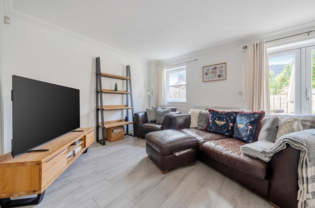 3 bedroom semi-detached house to rent - Photo 1