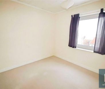 2 bedroom end of terrace house to rent - Photo 3