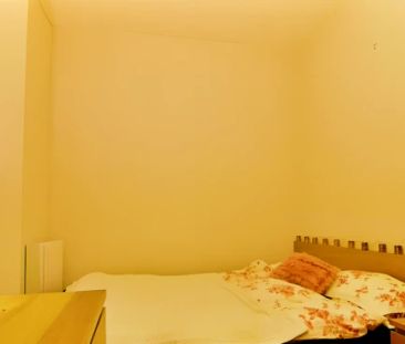 6 Bed 2 Bath - Photo 5