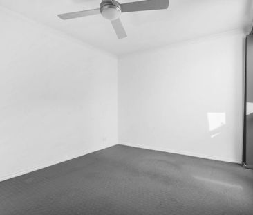 LARGE & SPACIOUS | 3 BEDROOM | CONVENIENT LOCATION - Photo 2