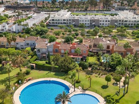 3 bedroom luxury Semidetached House for rent in Estepona, Spain - Photo 5