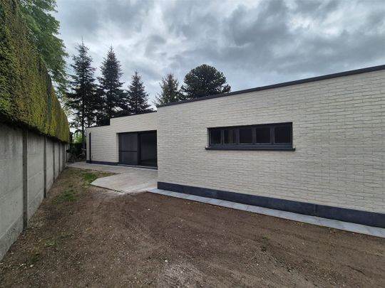 Gerenoveerde energiezuinige bungalow met 2 slaapkamers. - Photo 1