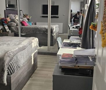 Bilton Road, UB6, Perivale - Photo 1