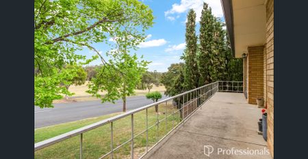 Four Bedroom Home With Pool And Studio - Photo 2