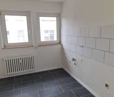 Renovierte 4-Zimmer-Wohnung mit Balkon zu vermieten! 1 Nettokaltmie... - Foto 1