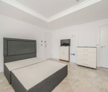 High Street, W3, London - Photo 1