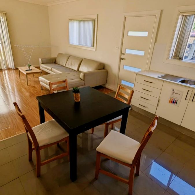 Share room with own bathroom - Photo 1