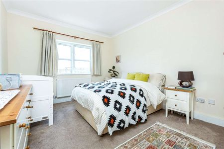 A lovely two bedroom fourth floor apartment within a modern development situated in the heart of Wimbledon. - Photo 5