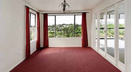 Sunny 3 - Bedroom Family Home (Upstairs Only) - Great Condtion - Photo 3