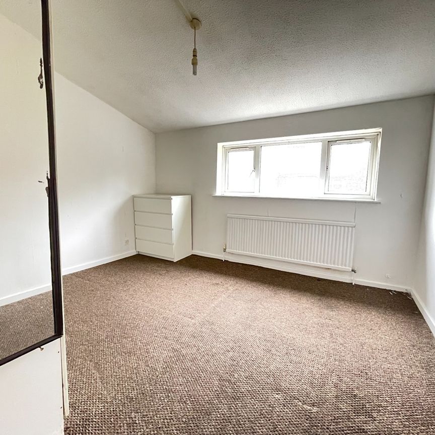 4 Bed Terraced House, Westbury Road, IG11 - Photo 1