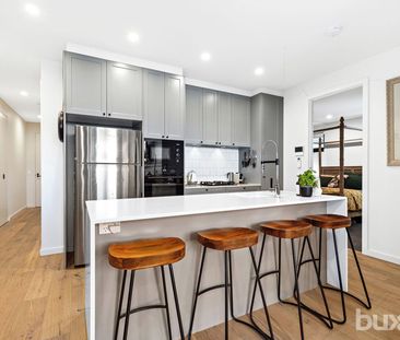 Ground Floor 2 Bedroom, 2 Bathroom Apartment With Private Deck! - Photo 4