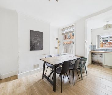 3 bedroom Terraced House to rent - Photo 3