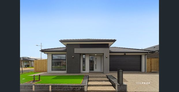 Brand New, Premium Living in Werribee – Zoned for Werribee Secondary College - Photo 1