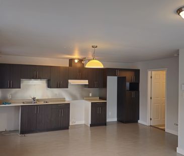 3 1/2 Moderne Situé Au Mont-Bellevue - Photo 3